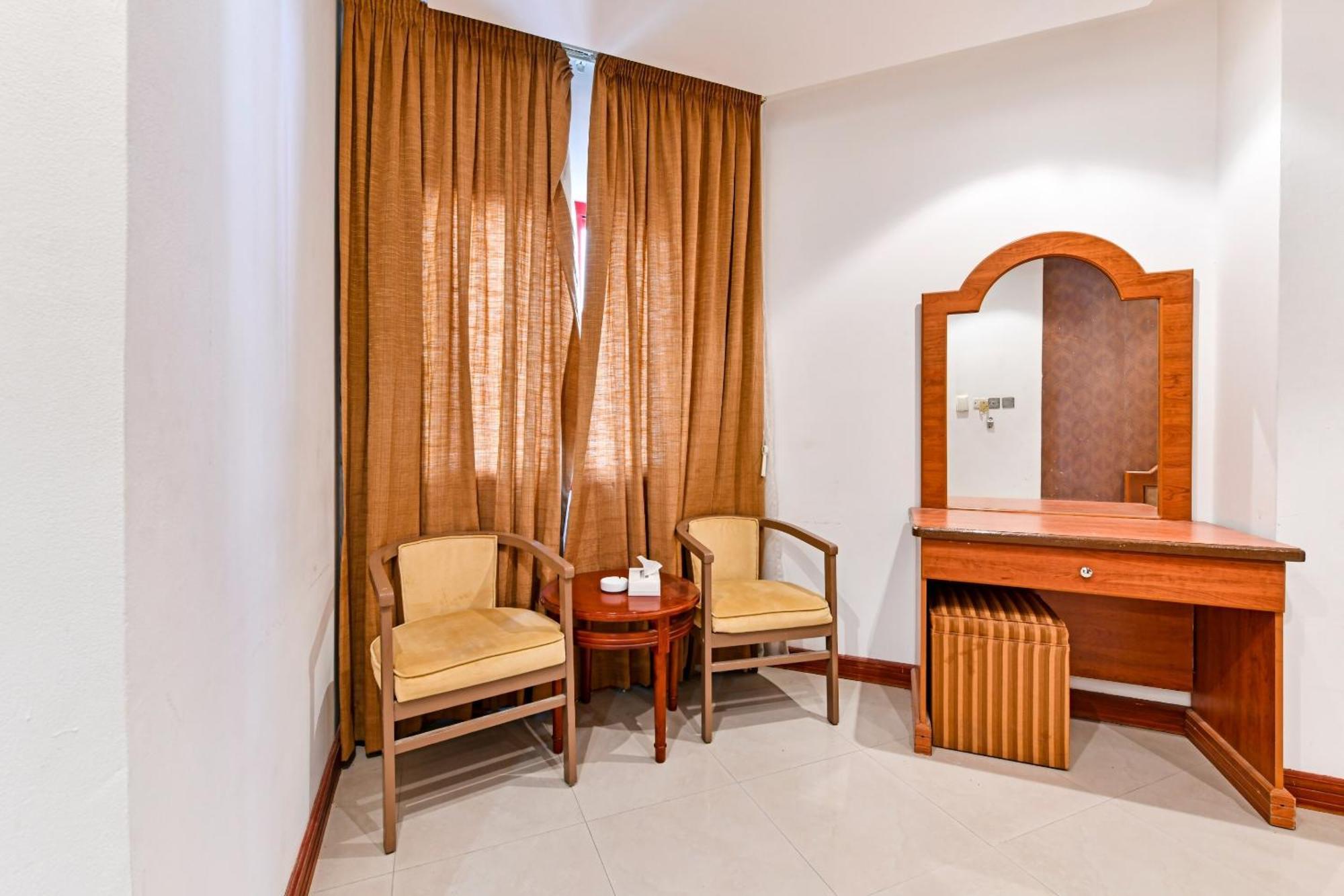 Oyo 118 Revira Hotel Манама Екстер'єр фото